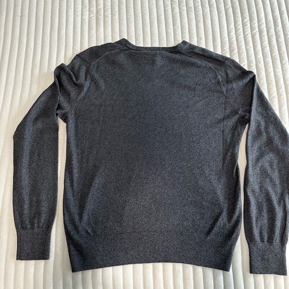 Banana Republic Men’s Grey Lux V-neck sz S - Picture 4 of 6